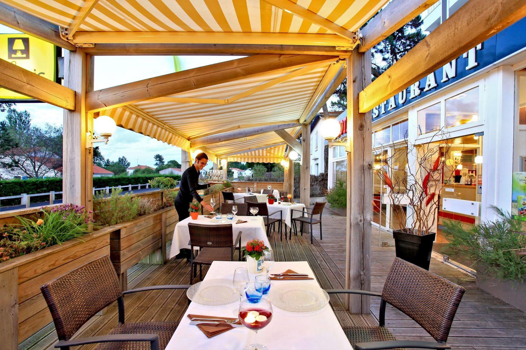 Logis Les Cols Verts Hotel